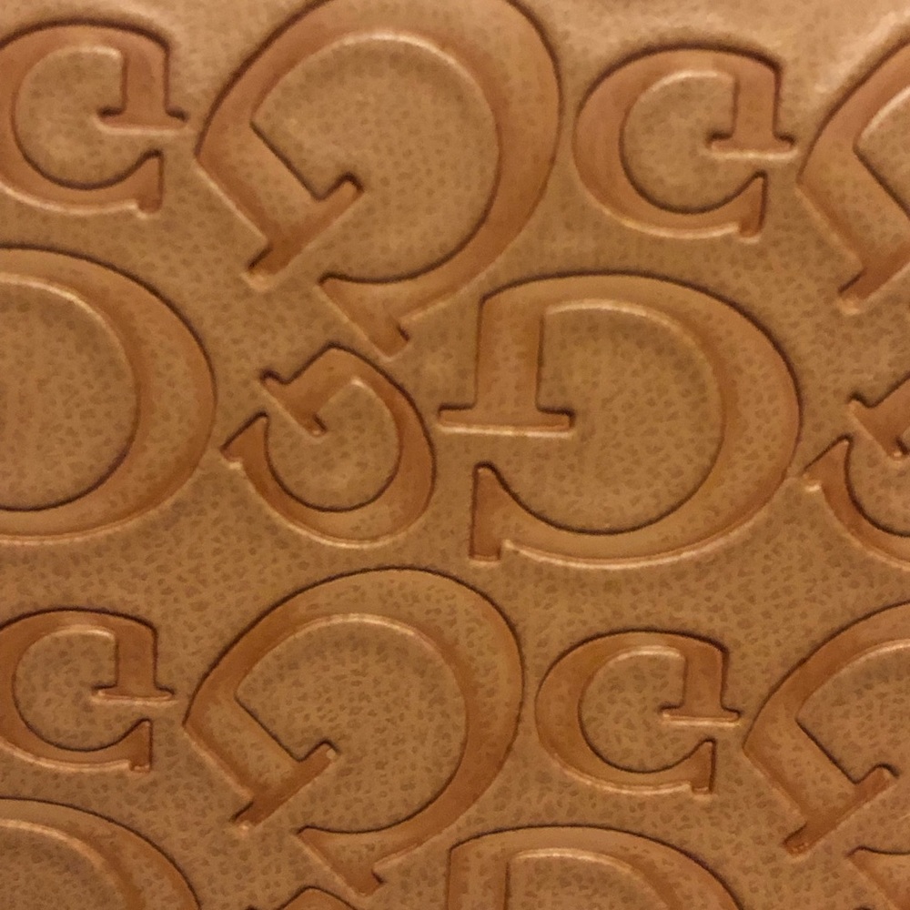 Guess Logo Embossed Carry-All - Picture 2 of 11